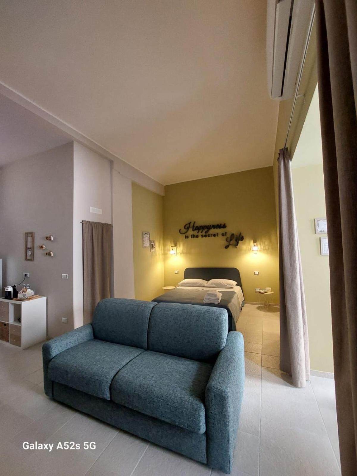 Апартаменти Happynesshouse_Locazione Turistica Трані Екстер'єр фото