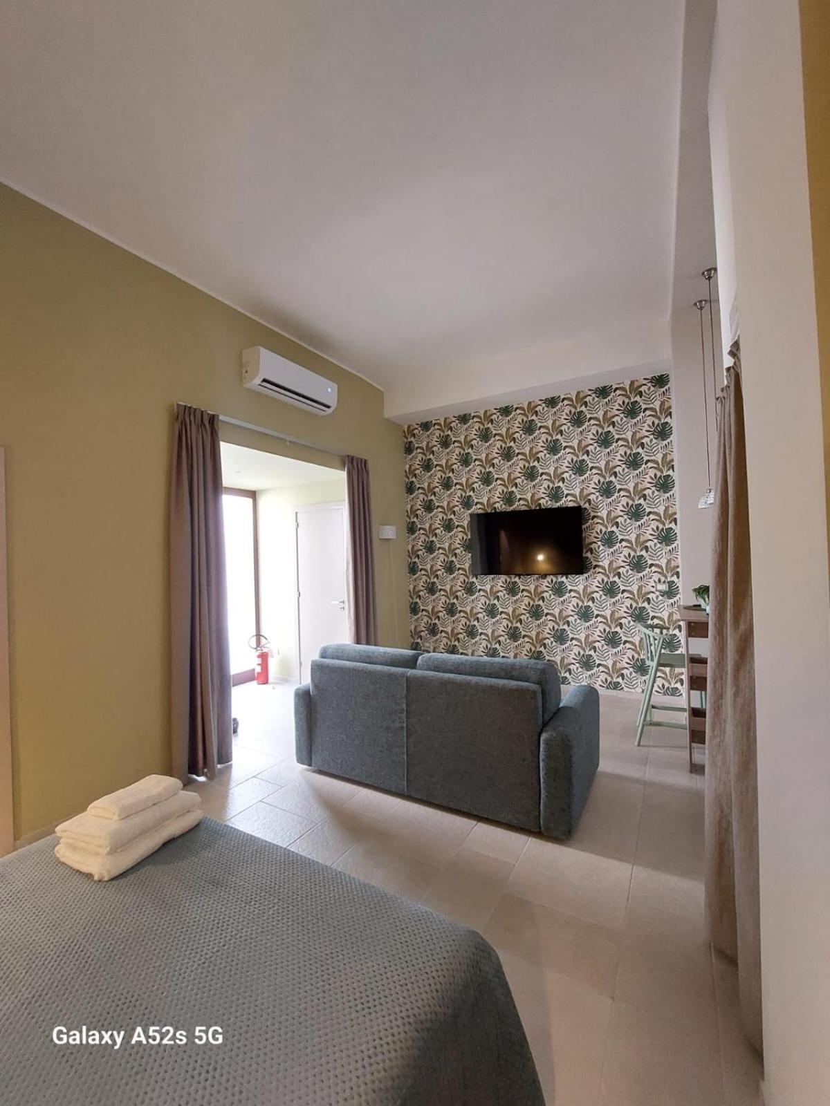 Апартаменти Happynesshouse_Locazione Turistica Трані Екстер'єр фото