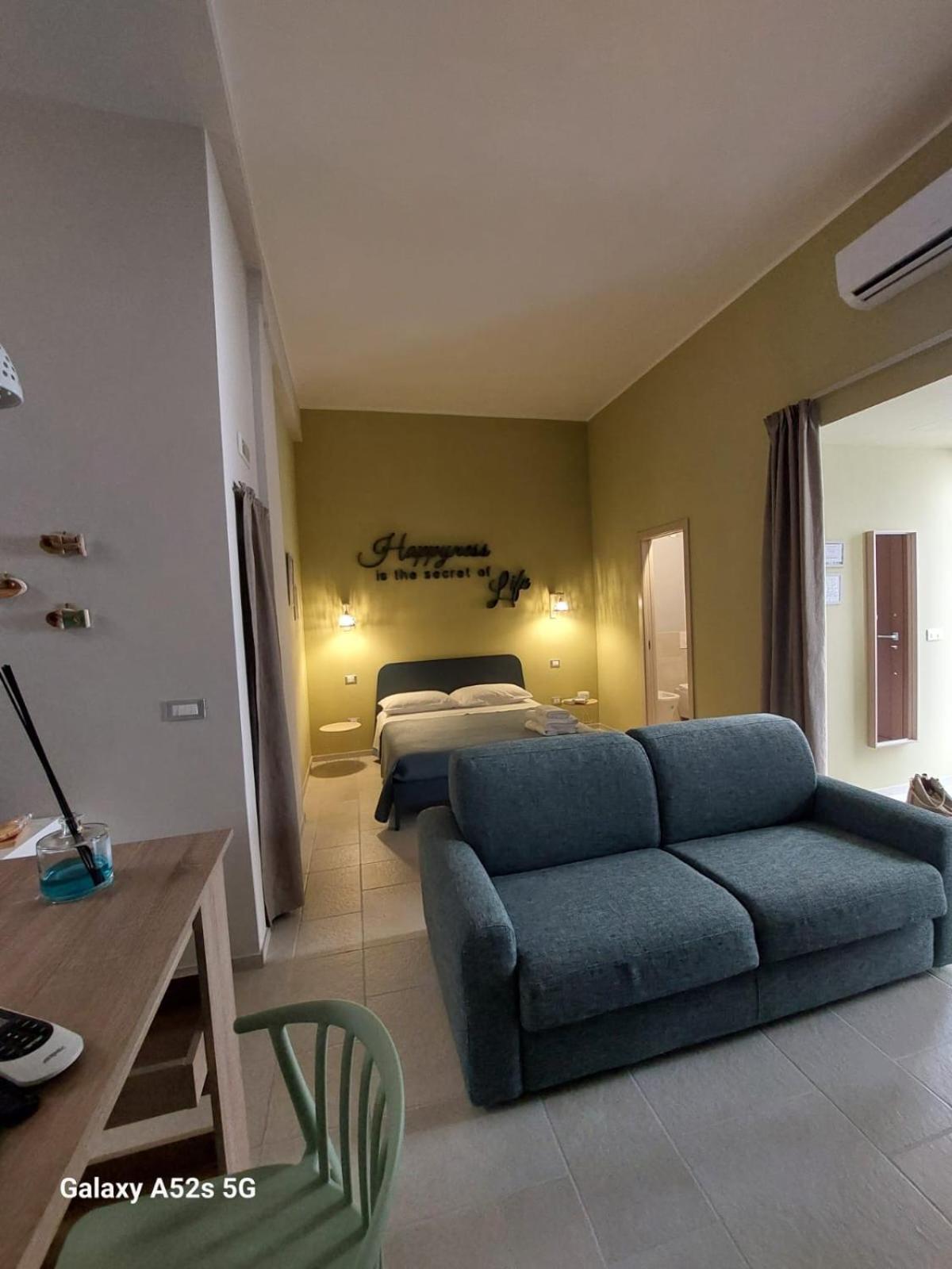 Апартаменти Happynesshouse_Locazione Turistica Трані Екстер'єр фото