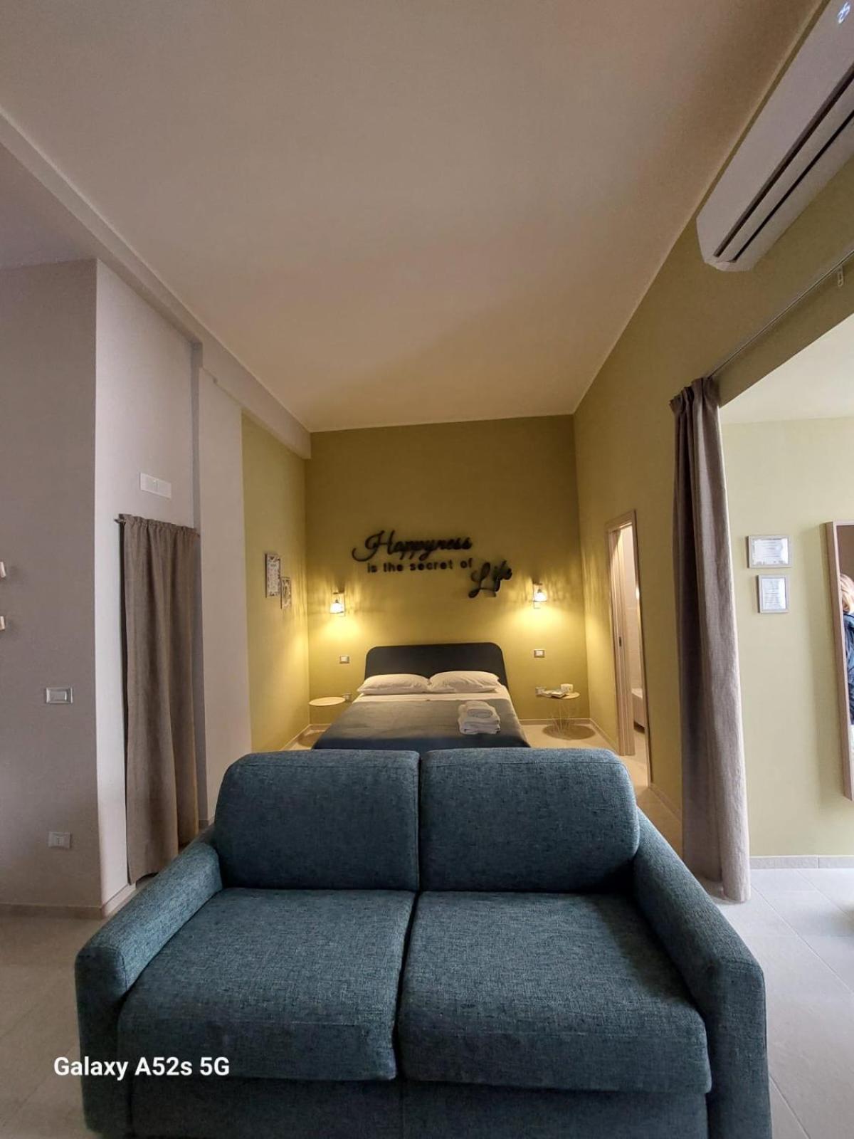 Апартаменти Happynesshouse_Locazione Turistica Трані Екстер'єр фото